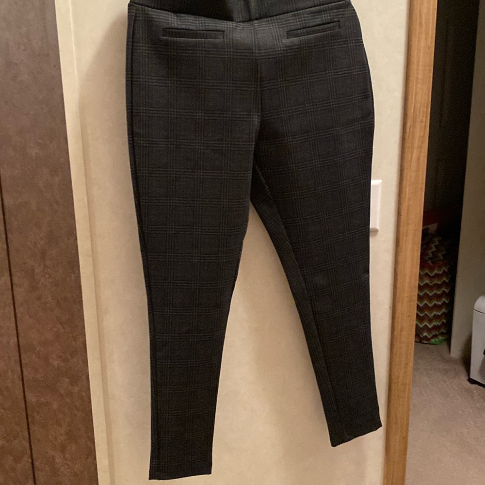 Black/gray winter taper pants, spandex material